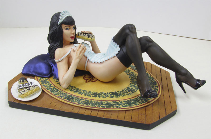 Bettie Page French Pastry 1/8 Scale Model Kit - Click Image to Close