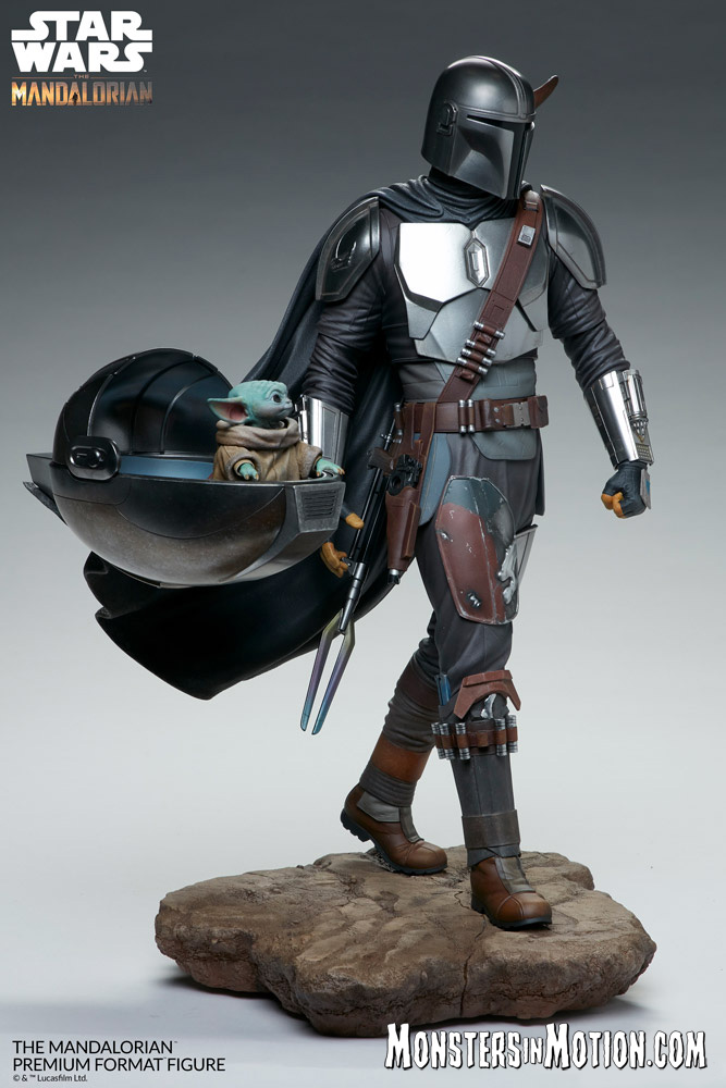 Star Wars The Mandalorian with Child Premium Format 1/4 Scale 20" Tall Figure - Click Image to Close