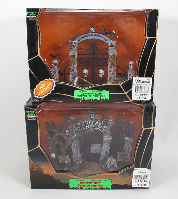 Spooky Town Cemetery Gate 2008/2004 Set of 2 Retired #43421 #83675 - Click Image to Close