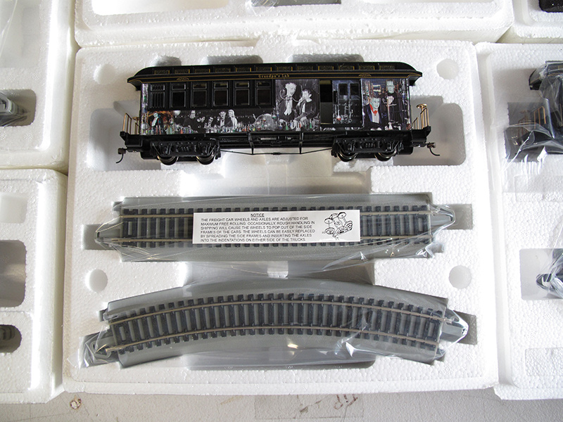 Munsters Hawthorne Village Halloween Express Electric Train Set Bachmann-Manufacturered ON30 Scale - Click Image to Close