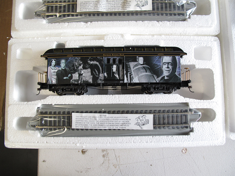 Munsters Hawthorne Village Halloween Express Electric Train Set Bachmann-Manufacturered ON30 Scale - Click Image to Close