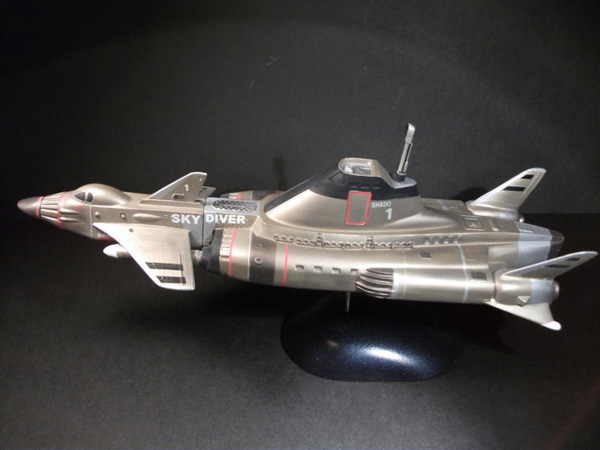 U.F.O. TV Series Skydiver 9.5" Model Kit by Finisher's Ltd. - Click Image to Close