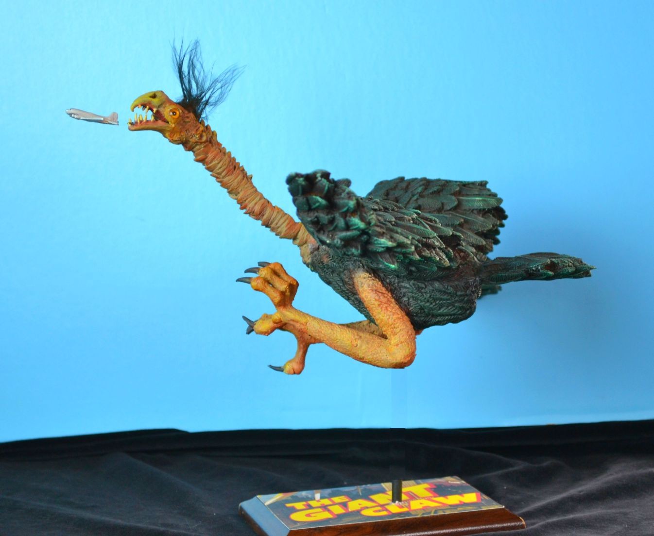 Giant Claw Flying Resin Model Kit by Monster Fun - Click Image to Close