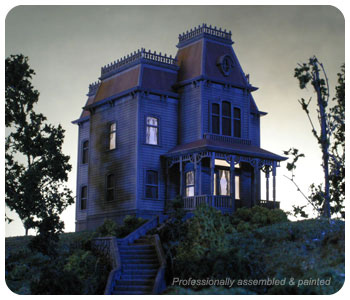 Psycho Bates Mansion House Model Kit Polar Lights - Click Image to Close